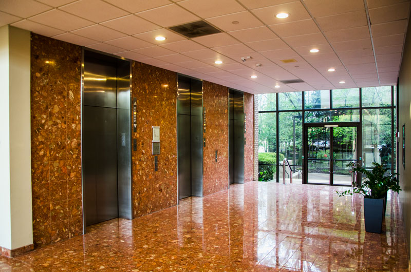 Forum II - elevators